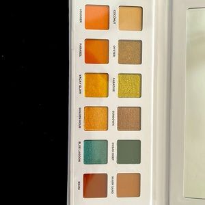 Iconic London, Beachside babe eyeshadow palette
